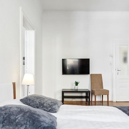 Beautiful 2Br Aptartment 12 Minutes To Downtown Vienna Exterior photo